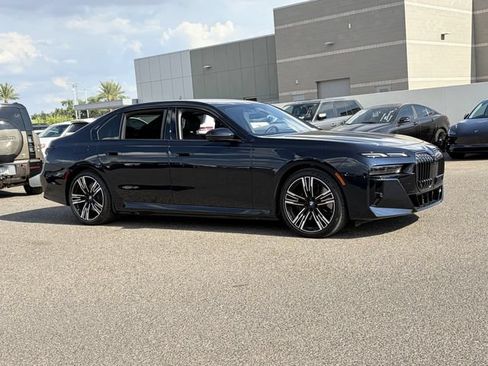 Used 2025 BMW 750e xDrive AWD/4WD image 4