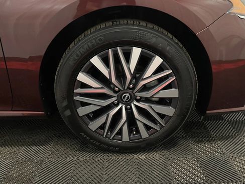Used 2025 Nissan Altima 2.5 SV FWD image 17