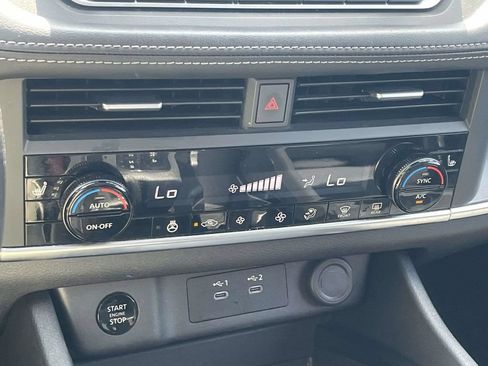 Used 2025 Nissan Rogue SV w/ SV Premium Package FWD image 37