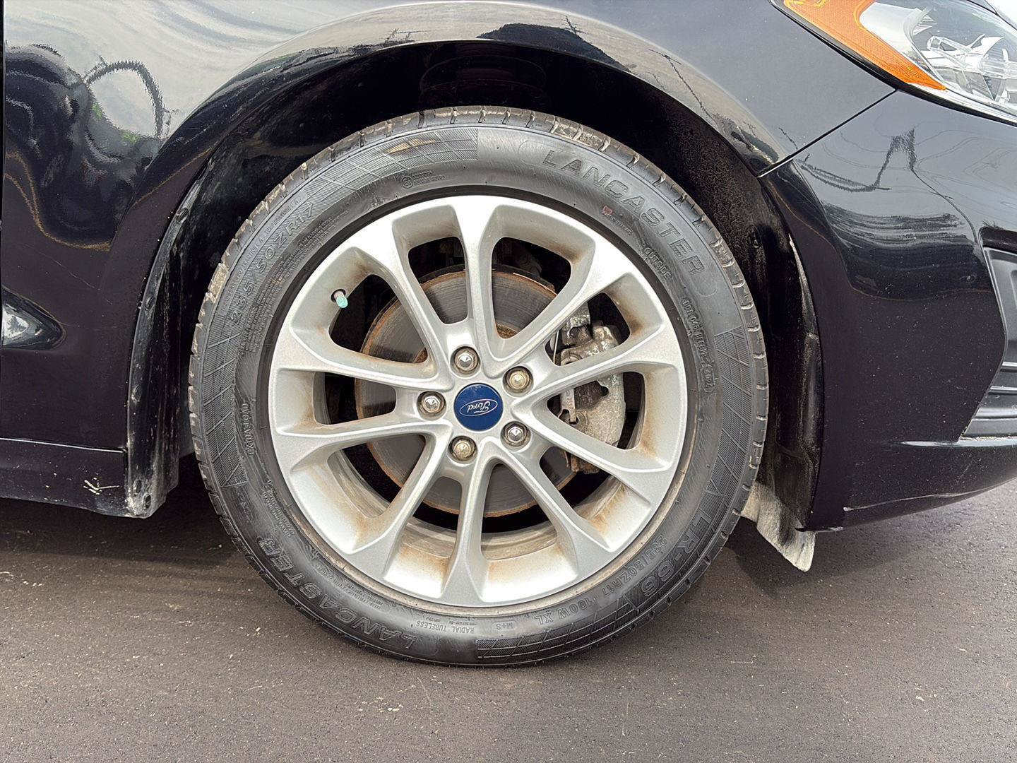 Used 2020 Ford Fusion SE FWD image 25