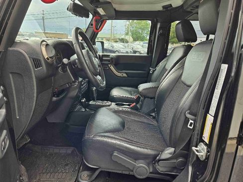 Used 2016 Jeep Wrangler Unlimited Sahara image 9