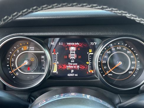 Used 2023 Jeep Wrangler Sahara image 31