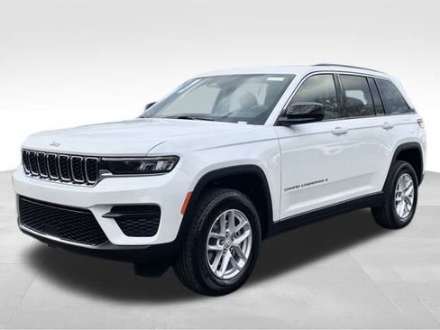 New 2025 Jeep Grand Cherokee Laredo w/ Luxury Tech Group I image 3