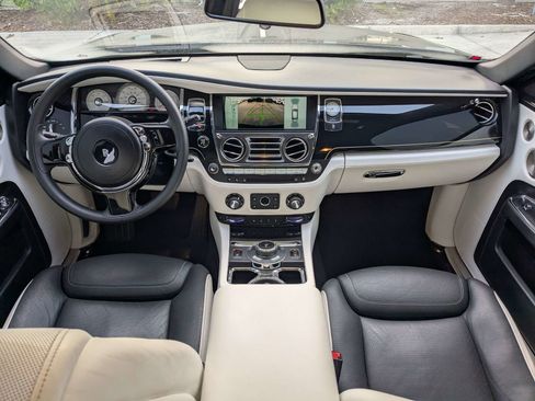 Used 2017 Rolls-Royce Ghost image 18