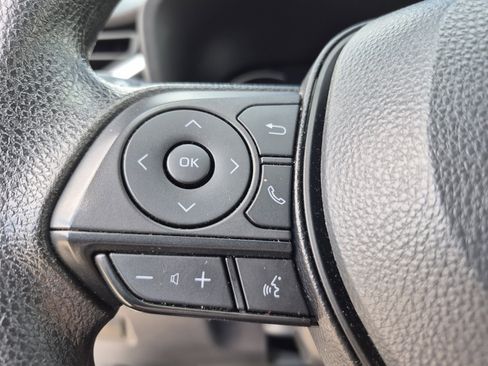 Used 2025 Toyota RAV4 XLE image 26