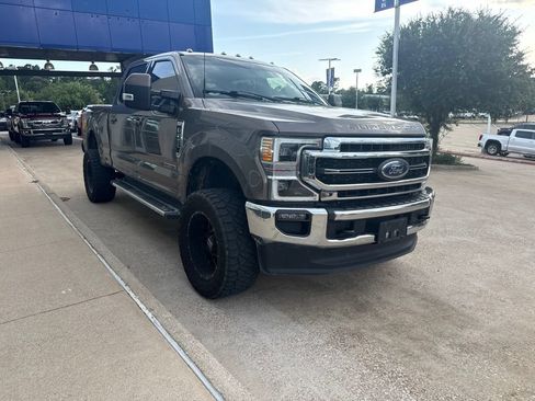 Used 2022 Ford F250 Lariat w/ Lariat Ultimate Package AWD/4WD image 2