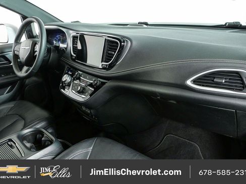 Used 2022 Chrysler Pacifica Touring-L w/ S Appearance Package FWD image 21
