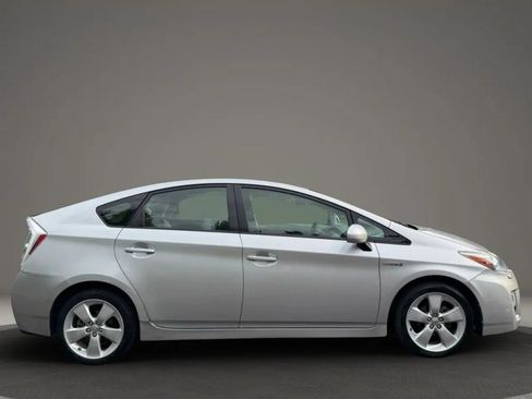 Used 2010 Toyota Prius Five w/ Navigation Pkg FWD image 8