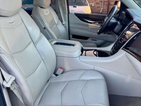 Used 2017 Cadillac Escalade Premium Luxury image 8