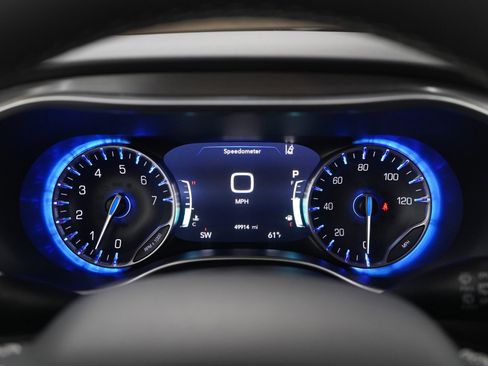 Used 2024 Chrysler Pacifica Touring-L image 27