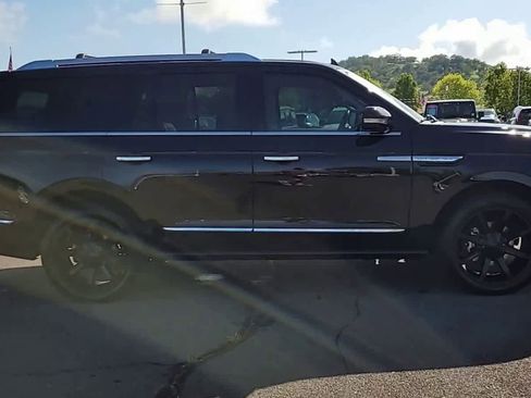 Used 2018 Lincoln Navigator Reserve w/ Technology Package AWD/4WD image 9