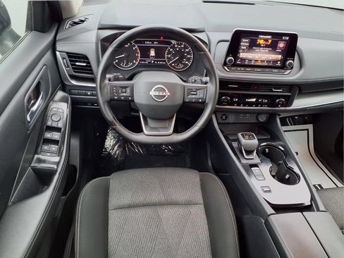 Used 2025 Nissan Rogue SV FWD image 9