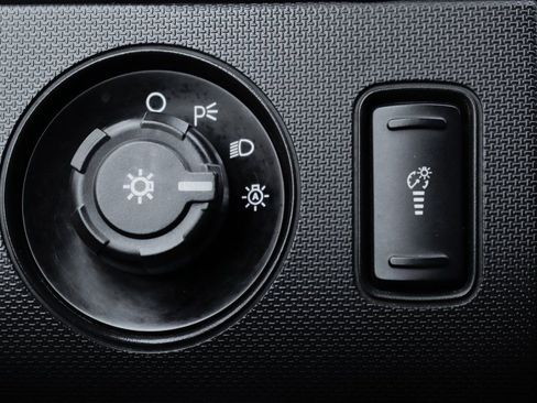 Used 2016 Ford F550 4x4 Crew Cab Super Duty w/ XLT Interior Package image 25