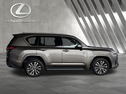 Certified 2024 Lexus LX 600 4WD w/ Interior Upgrade Package image 4