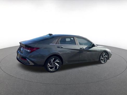 Used 2025 Hyundai Elantra SEL image 15
