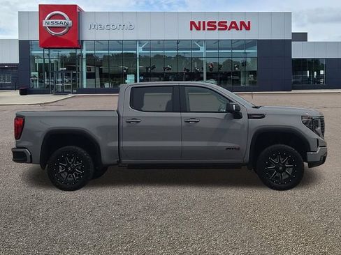 Used 2024 GMC Sierra 1500 AT4 w/ Technology Package AWD/4WD image 8