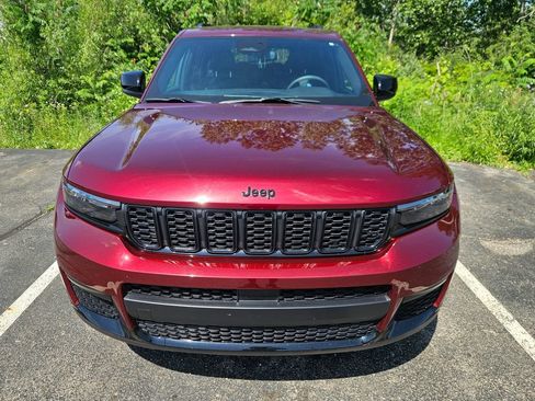 Used 2024 Jeep Grand Cherokee L Altitude AWD/4WD image 2