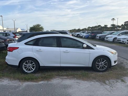 Used 2015 Ford Focus SE image 3