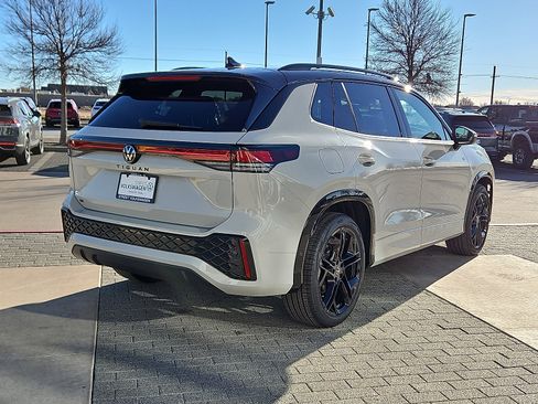 New 2026 Volkswagen Tiguan SE R-Line image 4