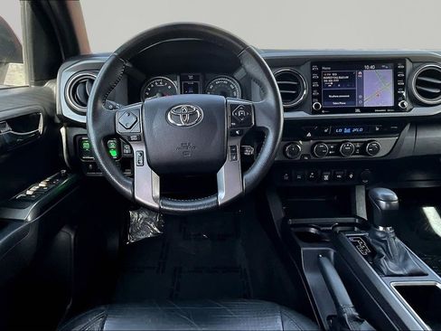 Used 2022 Toyota Tacoma TRD Sport w/ TRD Premium Sport Package AWD/4WD image 9