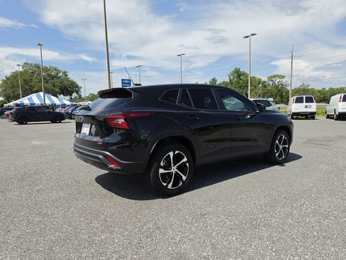 New 2026 Chevrolet Trax RS w/ Sunroof Package FWD image 4