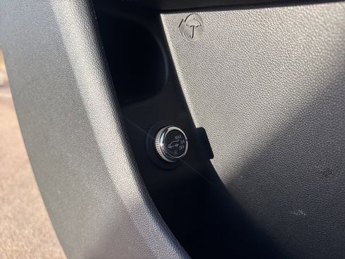 Used 2022 Cadillac XT4 Premium Luxury w/ Enhanced Visibility Package image 11