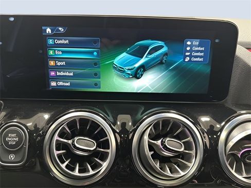 Used 2025 Mercedes-Benz GLA 250 4MATIC image 23