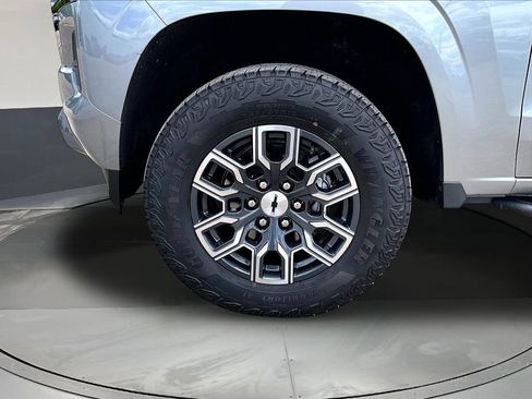Used 2024 Chevrolet Colorado Z71 w/ Z71 Convenience Package 2 AWD/4WD image 35