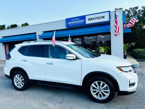 Used 2020 Nissan Rogue SV image 12