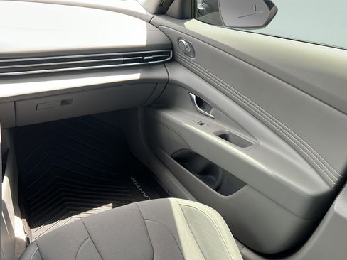 Certified 2025 Hyundai Elantra Sport FWD image 15