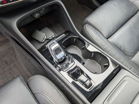 Used 2023 Volvo XC40 B5 Ultimate w/ Protection Package Premier image 22