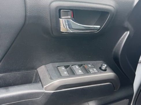 Used 2021 Toyota Tacoma TRD Off-Road w/ Technology Package image 11