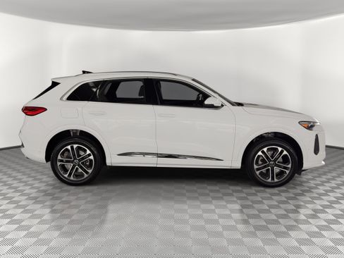 Certified 2025 Audi Q5 Premium Plus w/ Premium Plus image 8