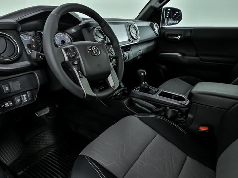 Used 2021 Toyota Tacoma TRD Off-Road AWD/4WD image 19