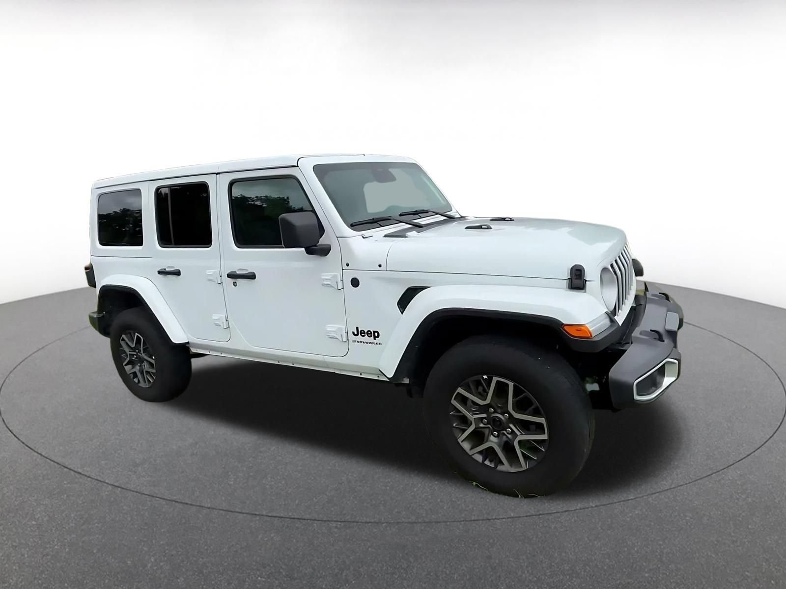 Used 2025 Jeep Wrangler Unlimited Sahara AWD/4WD image 2