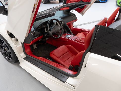 Used 2006 Lamborghini Murcielago Roadster image 11