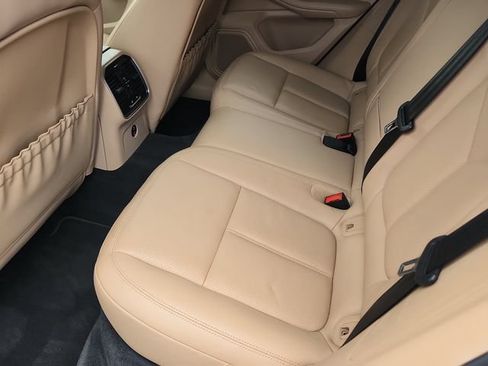 Used 2023 Porsche Macan AWD/4WD image 10