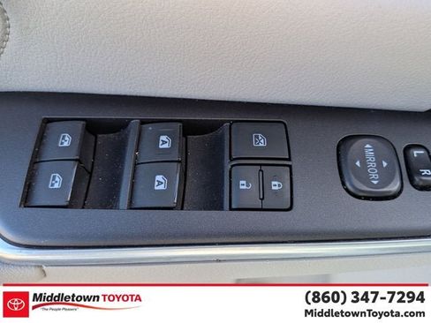 Used 2017 Toyota Camry XLE w/ Moonroof Package FWD image 12