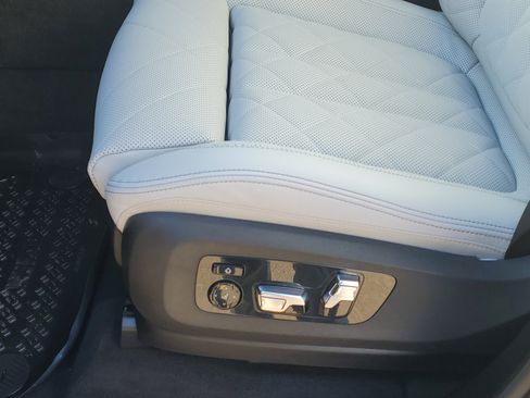 New 2026 BMW X5 xDrive40i w/ M Sport Package AWD/4WD image 9