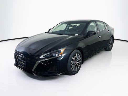 Used 2023 Nissan Altima 2.5 SV FWD image 3