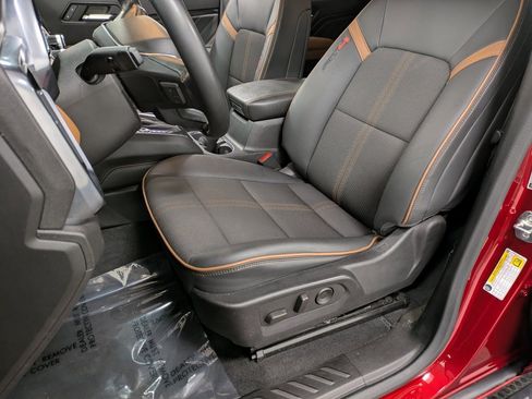 Used 2024 GMC Canyon AT4 image 9