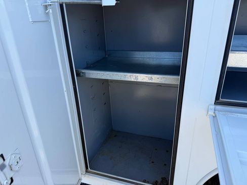 Used 2005 Ford E-350 and Econoline 350 Super Duty RWD image 30