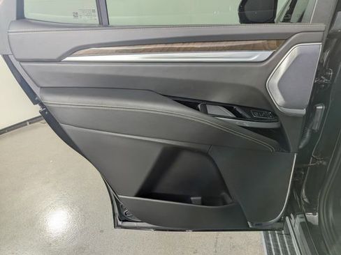 Used 2025 Cadillac Escalade Sport Platinum image 16