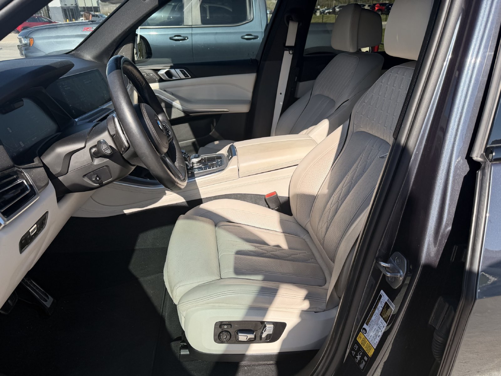 Used 2019 BMW X5 xDrive50i w/ M Sport Package AWD/4WD image 5