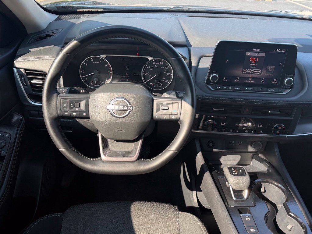 Used 2025 Nissan Rogue SV FWD image 12