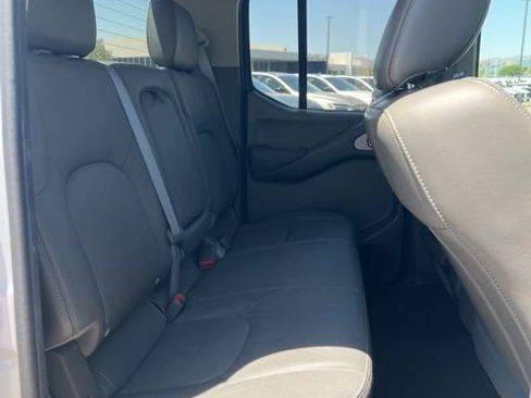 Used 2011 Nissan Frontier SL w/ Moonroof Pkg AWD/4WD image 27