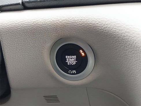 Used 2023 Chrysler Pacifica Limited image 20