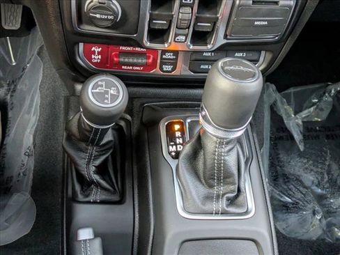 New 2025 Jeep Gladiator Rubicon image 13