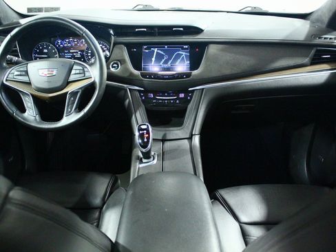 Used 2017 Cadillac XT5 Platinum image 4