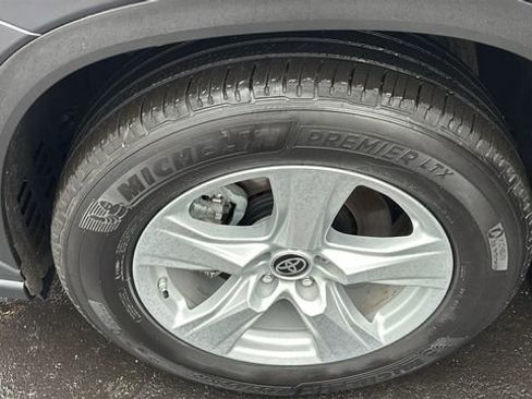 Used 2025 Toyota Highlander LE image 36